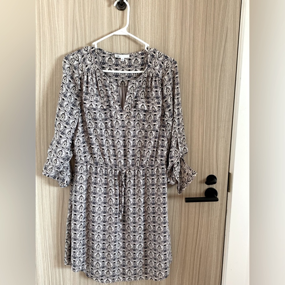 Dr. 2 v-neck purple paisley dress sz.  Medium